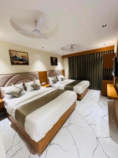 Hotel Peaceful - Ahmedabad - 0
