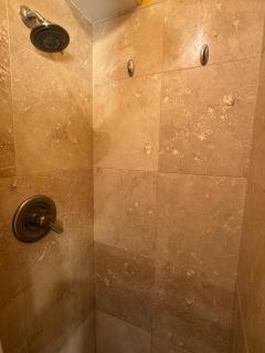 Pet Friendly Guesthouse Plus Parking 30 day minimum - Honolulu - 3