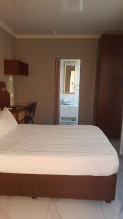 Rainbow Guest House and Tours - Uitenhage - 3