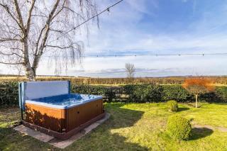 HIllside Farm, King Beds, Hot Tub, Games Room, BBQ - - 9