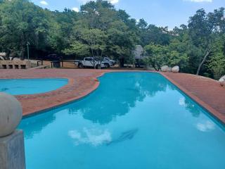 African Bushveld 129A Bachelor Room - Buffelspoort - 0