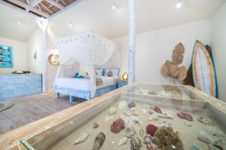 Surfer - Single Room Bungalow with Queen Bed, Working Desk, Shower, FREE Access to Pool and Gym, Onsite SPA, Car-Bike-ATV Rental, Diving and Fishing - - 1
