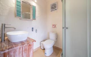 Surfer - Single Room Bungalow with Queen Bed, Working Desk, Shower, FREE Access to Pool and Gym, Onsite SPA, Car-Bike-ATV Rental, Diving and Fishing - - 4