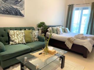 Cozy & Bright Studio accessible to bus and Metro - 3
