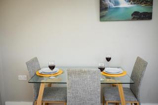 Modern Spacious 2 Bed Apartment Wolverhampton with Free Secure Parking - Wolverhampton - 9