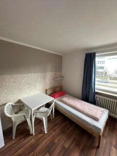Low Budget Olympia Park Aparthotel - Munich - 5