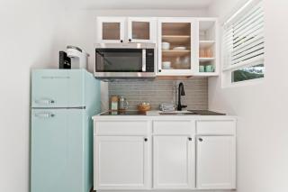Palm Cottage Tiny House Hideaway - St. Augustine - 9