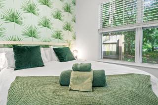 Palm Cottage Tiny House Hideaway - St. Augustine - 3