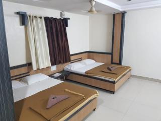 Om Sai Hotel and Guesthouse - Shirdi - 6