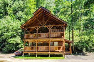 Cozy Cabin Wgame Room, Hot Tub & Creek - 0