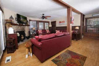 5BR in Gatlinburg with hot tub and pool table! 1 free ticket to Dollywood! - Gatlinburg - 1