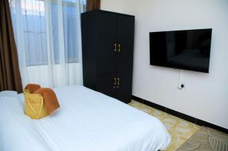 Lion's Den Studio Apartment-Roar with Comfort - 6