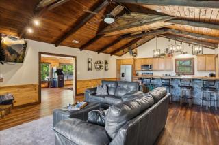 Private 15 Acres Wpond, Hot Tub, Game Room - 2