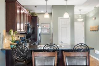 2 Bedroom 0Condo w Deck & Wooded Views-Free Attraction Tickets-Close to State Park Marina - Branson - 3