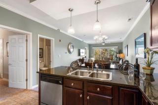 2 Bedroom 0Condo w Deck & Wooded Views-Free Attraction Tickets-Close to State Park Marina - Branson - 2