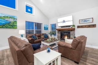 Private Hot Tub, Lake View, $400 of Free Daily Tickets, Unique Floor Plan! - Kimberling City - 9