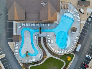 Private Hot Tub, Lake View, $400 of Free Daily Tickets, Unique Floor Plan! - 4