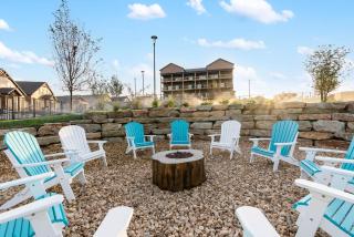 Private Hot Tub, Lake View, $400 of Free Daily Tickets, Unique Floor Plan! - Kimberling City - 1