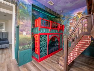 9 BR Themed Home with Games Room and Resort Amenities - 7