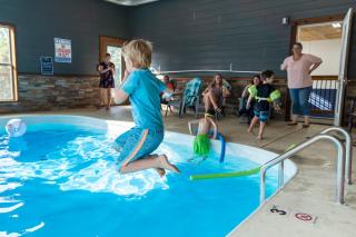 Pvt Indoor Pool-Basketball Court-Theatre Room & Hot Tub-Games-Sleeps 46-Table Rock View-Free Tickets - Branson - 4