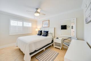 Naples Condo with Pool - Walk to Dining and Beach - Naples - 1