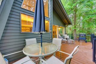Harstine Island Cabin with Fire Pit Walk to Beach! - Lakebay - 0