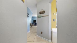 5 minutes walk to beach, Family Friendly condo with shared pool, tennis court - 3