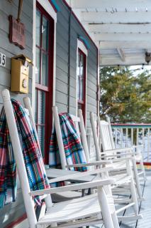 Downtown Primrose Piedmont House - 4