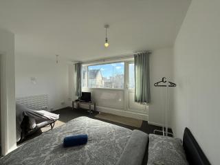 3 Bedroom Apartment in Rayleigh Town Centre with Balcony - Rayleigh - 5