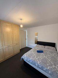 3 Bedroom Apartment in Rayleigh Town Centre with Balcony - Rayleigh - 3