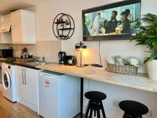 Flat with parking off High St - Andover - 5