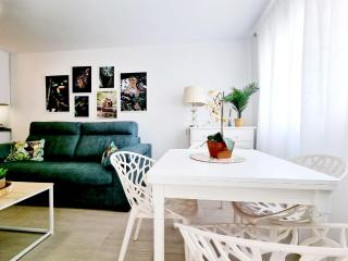 Modern and Cozy Apartment Just Steps from Los Locos Beach - Torrevieja - 1