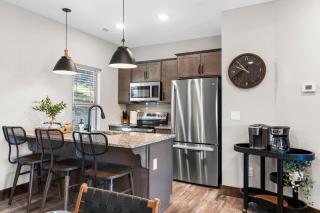 Cabin w Water View-Community Indoor Pool-Pvt Hot Tub-Free Local Attraction Tickets - 8