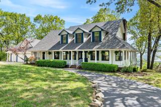 Best Lake Tablerock Views, Private Outdoor Pool, Karaoke/Games-2 Kitchens! Secluded on a few acres! - Branson - 9