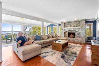 Best Lake Tablerock Views, Private Outdoor Pool, Karaoke/Games-2 Kitchens! Secluded on a few acres! - Branson - 8