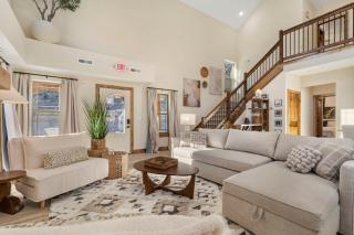 Tall Timbers Retreat w Free Daily Tickets-Water Views-Community Indoor Pool-Bunk Room-Pvt Hot Tub - Hollister - 4