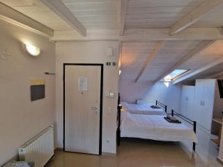 Diana's Cozy 20 Loft Studio - 2