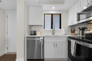 Seaside 209- Oceanview 2BR 2BA Condo with Pool, Steps to Beach condo - Fort Myers Beach - 4