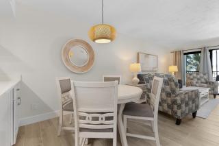 Seaside 209- Oceanview 2BR 2BA Condo with Pool, Steps to Beach condo - Fort Myers Beach - 2