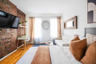 26-3A STUDIO Gramercy W&D Outdoor Courtyard - 9
