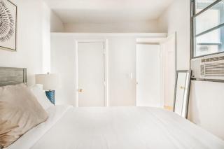 454-4R New 2BR prime midtown Best value Sleeps 5 - 1