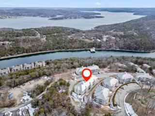 Expansive Condo-Table Rock Access-2 Kitchens-Free Daily Tickets - Kimberling City - 2
