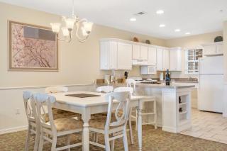 Spacious Condo w Peaceful Views-Lake Access-Free Tickets-Double Kitchens - 2