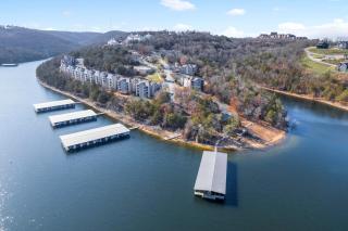 Lake Access-Spacious Condo-Free Attraction Tickets-Deck Area - Kimberling City - 4