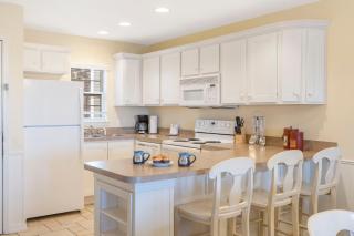 Lake Access-Spacious Condo-Free Attraction Tickets-Deck Area - Kimberling City - 3