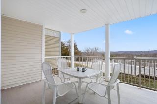 Spacious Condo w Daily Free Fun-Lake Access-Peaceful Views-Near Attractions - Kimberling City - 9