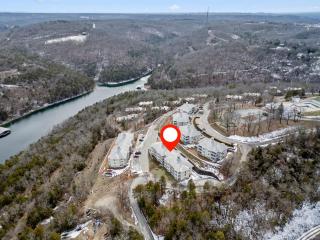 Spacious Condo w Daily Free Fun-Lake Access-Peaceful Views-Near Attractions - Kimberling City - 3