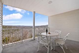 Large 2 Bed Condo w Beautiful Deck Views-Free Attraction Tickets-Table Rock Lake Access - 0