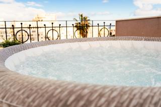 LA88 Bayview Penthouse with Jacuzzi - 8