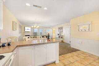 Large 2 Bed Condo w Beautiful Deck Views-Free Attraction Tickets-Table Rock Lake Access - 1